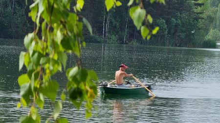 Radžu ūdenskrātuves makšķerēšanas sacensībās lielāko lomu gūst sieviete 