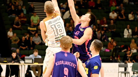 Jēkabpils basketbolistiem pārliecinošas uzvaras savā laukumā