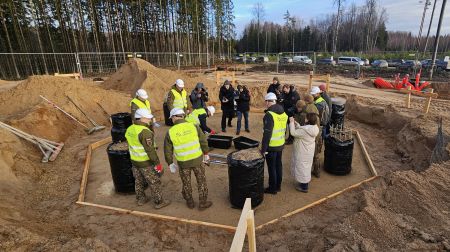 Poligona teritorijā iemūrē piemiņas kapsulu
