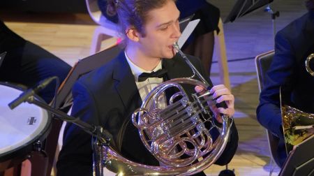 Jēkabpils Tautas namā izskan “Plecu pie pleca. Diriģē jaunie!”