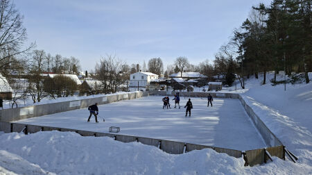 Viesītē aizvadīts starptautisks āra hokeja turnīrs – pārstāvētas 10 komandas