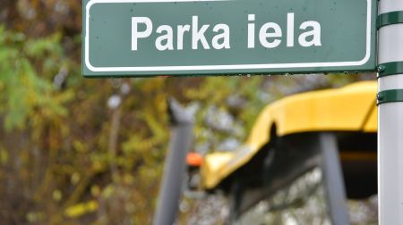 Svētki Parka ielā – ieklāts asfalta segums 