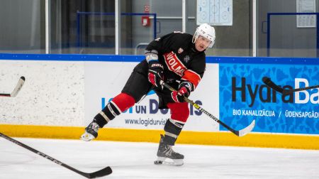 Hokejisti no Rīgas iegūst Ojāra Rodes ceļojošo kausu