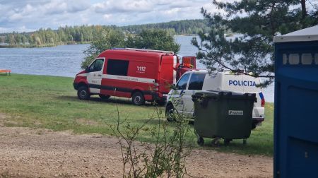 Turpinās radžu ūdenskrātuvē pazudušā cilvēka meklēšana