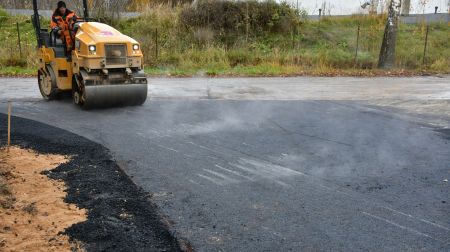 Svētki Parka ielā – ieklāts asfalta segums 