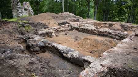 Zasas muižas teritorijā veikti arheoloģiskie izrakumi