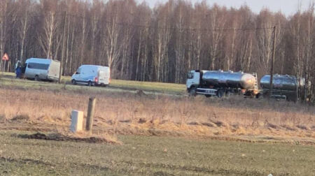 Variešu pagastā dubļos iegrimst pasažieru autobuss