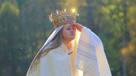 Zasā apskatāmi 11 Sēlijas kāzu kroņi