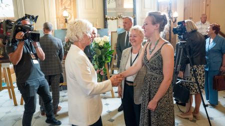 Saeimā atklāta Jēkabpils Vēstures muzeja izstāde “Mēs atgriezāmies”