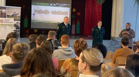 Aknīstes skolēni izzina dažādas profesijas