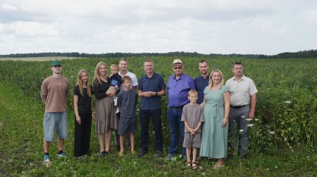 Prezidents apmeklē lietus skartās zemnieku saimniecības, arī 