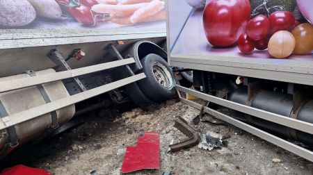 Aizkraukles novadā saduras divi kravas transportlīdzekļi