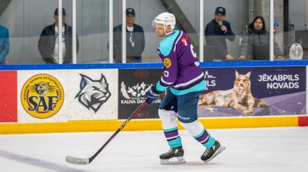 “Roks & hokejs” pulcē gan jaunos hokejistus, gan Latvijas izlases leģendas
