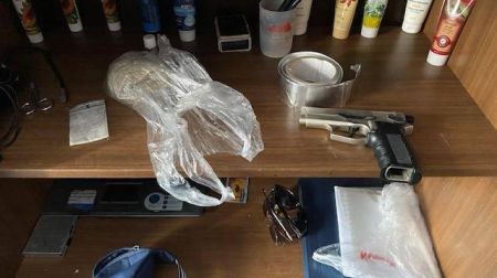 Policija Līvānos konfiscē amfetamīnu un 4600 nelegālo cigarešu