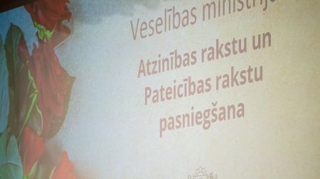 Trīs Jēkabpils ārsti saņem Veselības ministrijas Atzinības rakstu