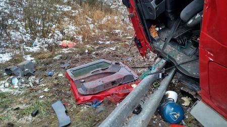 Aizkraukles novadā saduras divi kravas transportlīdzekļi