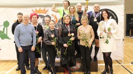 Jēkabpils sportistes uzvar Latvijas čempionātā spiešanā guļus