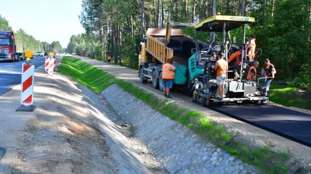 Uz veloceliņa Sala – Jēkabpils tiek ieklāts asfalts