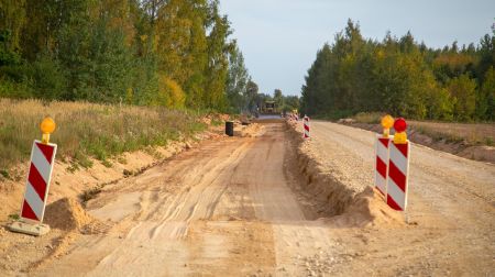 Rubenes un Zasas pagastā turpinās autoceļa pārbūves darbi