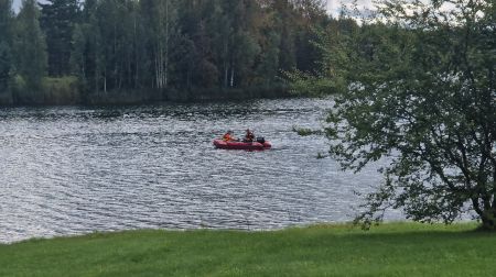 Turpinās radžu ūdenskrātuvē pazudušā cilvēka meklēšana