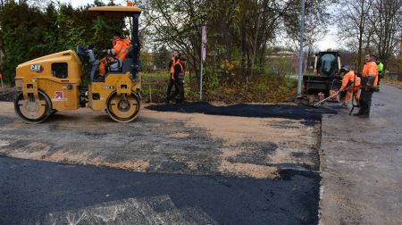 Svētki Parka ielā – ieklāts asfalta segums 