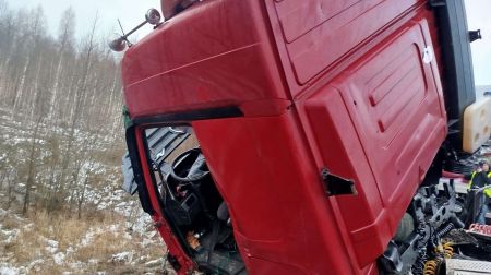 Aizkraukles novadā saduras divi kravas transportlīdzekļi