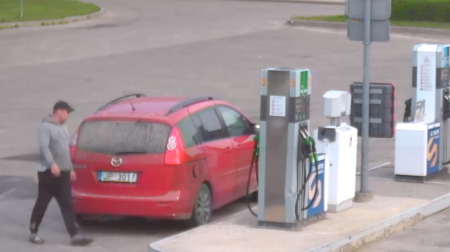 Aknīstē vīrietis apzog degvielas uzpildes staciju