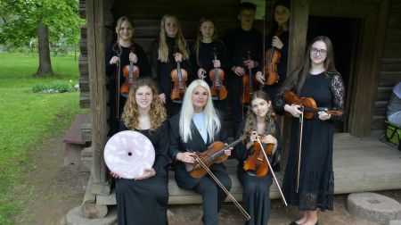 Jēkabpils novadā aizvadīta dziesmu un deju svētku aktivitāte “Savīšanās ceļš”