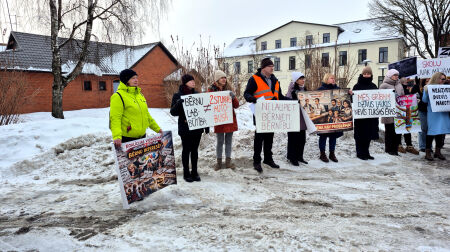 Pikets pret skolu reformu Jēkabpils novadā