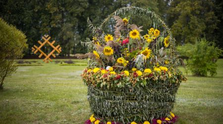 Leimaņos jau 24. reizi top ziedu izstāde 