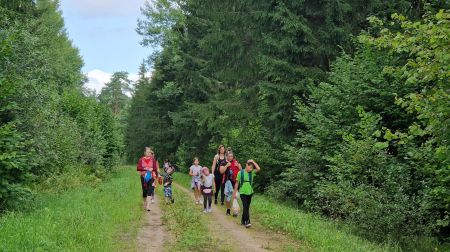 Pēdējā pārgājienā ģimenēm sērijā “Pēdas savā novadā” piedalās 19 dalībnieki