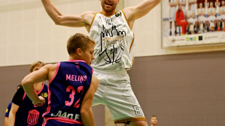 Jēkabpils basketbolistiem pārliecinošas uzvaras savā laukumā