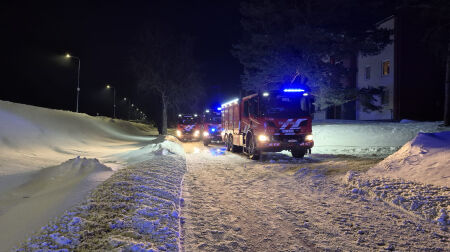 Pļaviņu ielā nodeg trīs garāžas