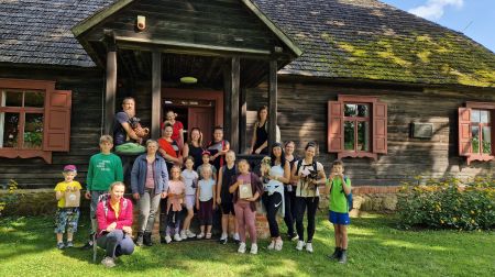 Pēdējā pārgājienā ģimenēm sērijā “Pēdas savā novadā” piedalās 19 dalībnieki