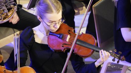 Jēkabpils Tautas namā izskan “Plecu pie pleca. Diriģē jaunie!”