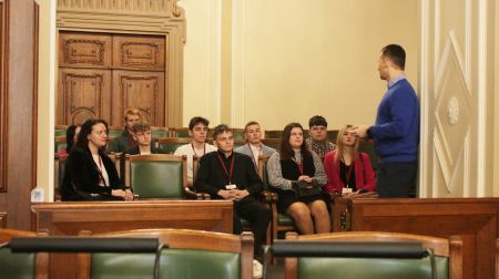 Aknīstes vidusskolēni dodas uz Saeimu un Valsts prezidenta pili