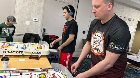 Jēkabpilietis Andrejs Kuzņecovs triumfē galda hokeja Pasaules tūres posmā ASV