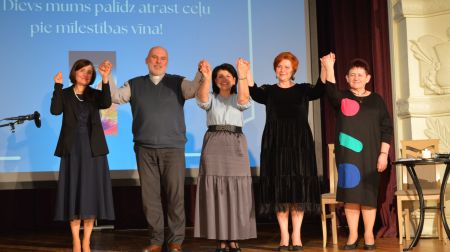 Priestera Pāvila Kamolas dzejas krājuma 