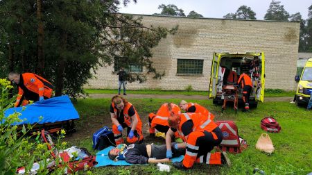 Jēkabpils mediķi trenējas reaģēt ārkārtas situācijās 