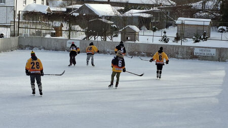 Viesītē aizvadīts starptautisks āra hokeja turnīrs – pārstāvētas 10 komandas