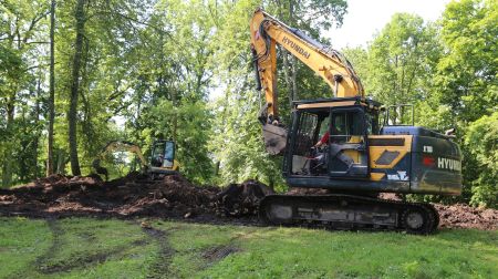 Studenti pēta Zasas muižas pagātni: atrasti krāsns podiņi un flīzes 