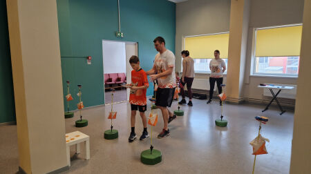 10 ģimenes pieveic pirmo Sportisko ģimeņu izaicinājumu