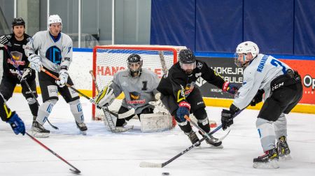 Jēkabpils novada hokeja čempionātā kronē jaunos čempionus