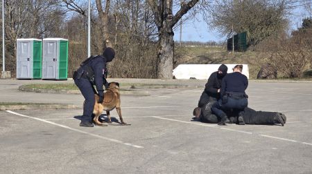 Jaunieši iepazīst operatīvo dienestu pasauli