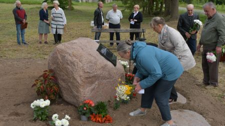 Dignājā atklāts piemiņas akmens deportētajiem pagasta iedzīvotājiem