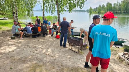 Radžu ūdenskrātuves makšķerēšanas sacensībās lielāko lomu gūst sieviete 