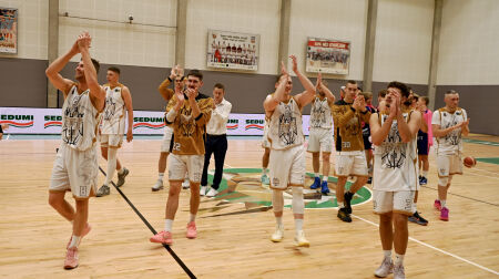 Jēkabpils basketbolistiem pārliecinošas uzvaras savā laukumā