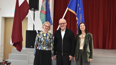 Jēkabpils 2. vidusskolā viesojas Roberts Zīle