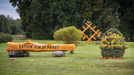 Leimaņos jau 24. reizi top ziedu izstāde 