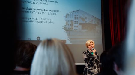 Aizkraukli apmeklē izglītības ministre 